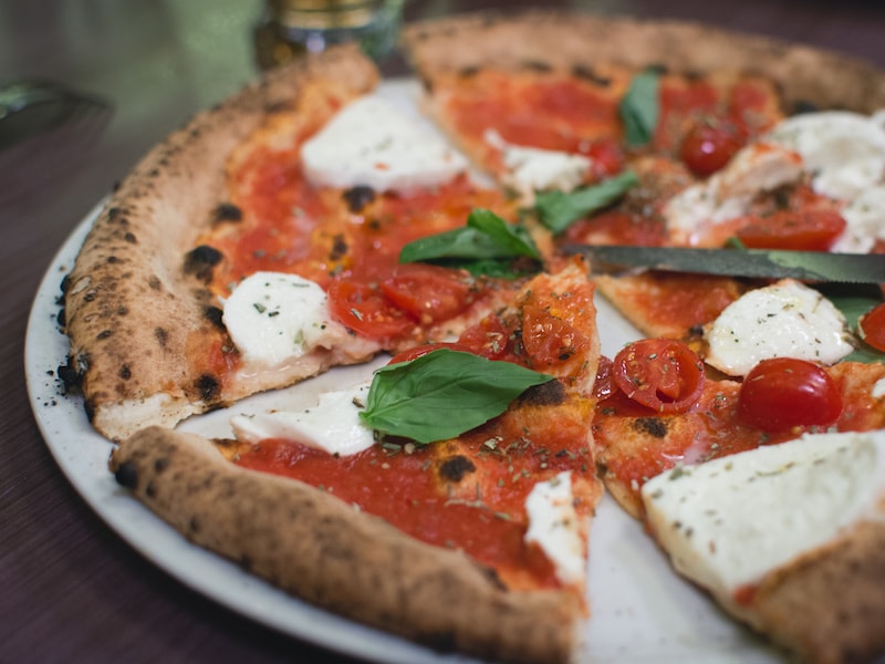 Pizza with tomatoes and mozzerella